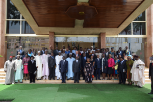 Photo de groupe à l'Assemblée Nationale Camerounaise, 27-03-2017