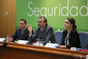 Francisco Jara (Chile) y el Diputado Patricio Vallespín (Chile) con la Dra. Kristin Wesemann