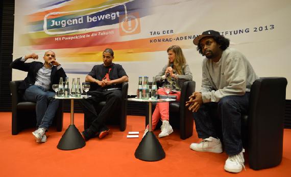 (v.l.) Younes Ouaqasse, Megaloh, Mara Bergmann und Afrob | Foto: KAS