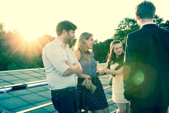 Sonnenuntergangs - Chillout auf der Dachterasse der KAS.