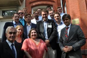 Members of the delegation pose in front of the KAS Washington office with (f.l.t.r.) Dr. Charles Ludolph (Transnational Analytics), Dr. Christina Krause (KAS Berlin), Sara Bethe Weller (AJC) and Dr. Lars Hänsel (KAS Washington).