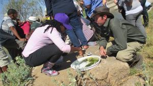 Juan Tedder, GroundTruth, explains a participants the importance of the biodiversity in waters.